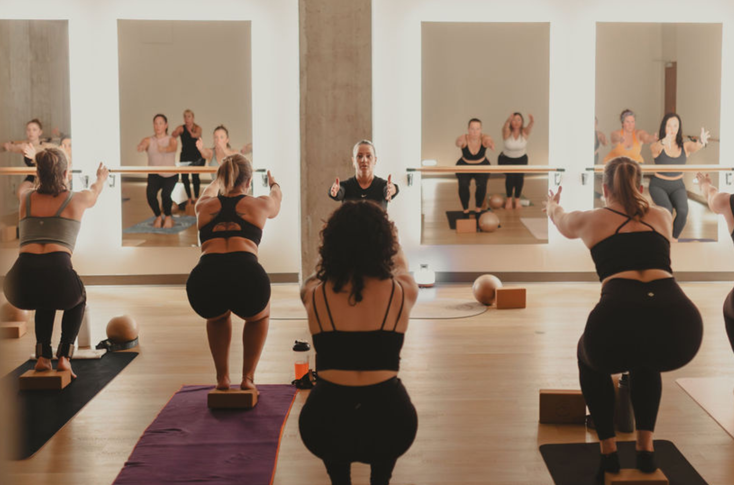 Hot body sculpt Plusieurs personnes en plein action durant un cours de hot body sculpt d'Espace Althéa à Saint-Mathieu-de-Beloeil, sur la Rive-Sud.